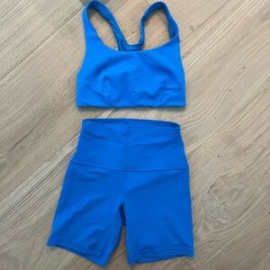 Lululemon set size 4 on both